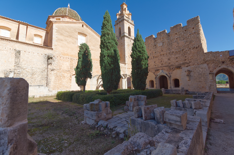 Vista del claustro de la Valldigna desde la galería sur
